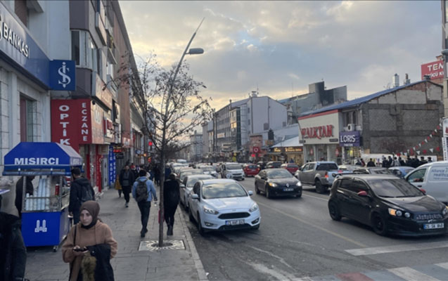 Türkiyədə güclü zəlzələ, dağıntılar altından iki nəfər çıxarıldı - Video