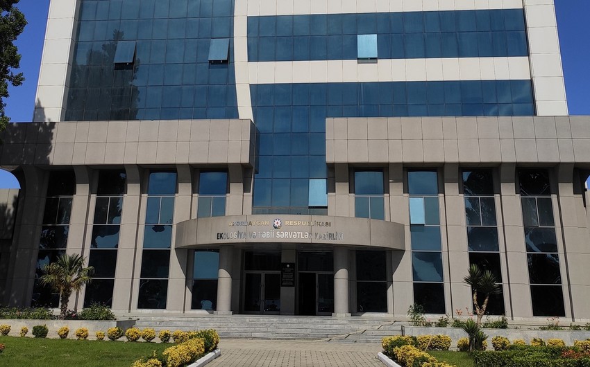 Bakıda nazirliyin binasında tüstülənmə olub