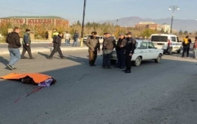 Yolu keçmək istəyən qoca kişini vurub öldürdü