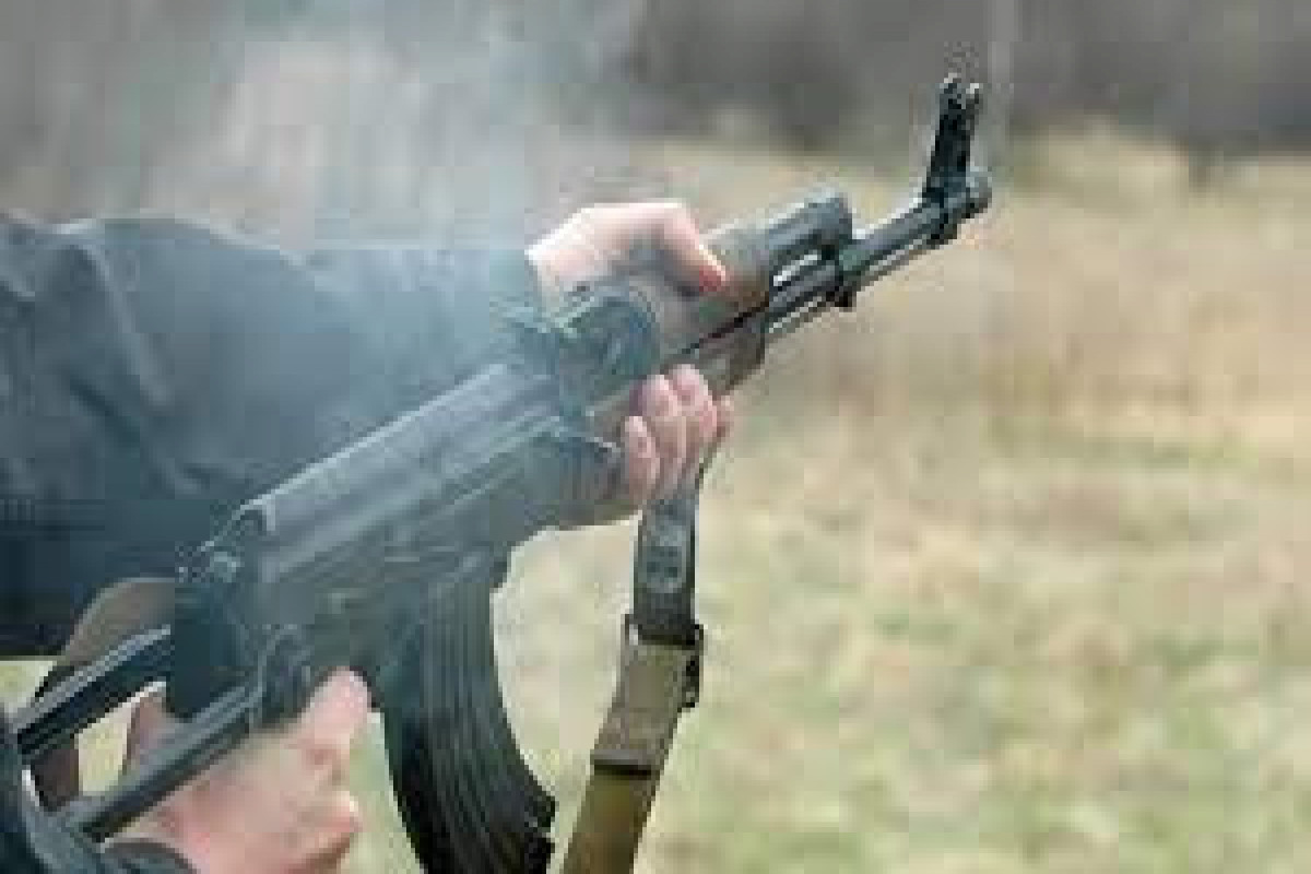 İranda kişi arvadını, iki övladını və qayınlarını avtomatla güllələyərək qətlə yetirib