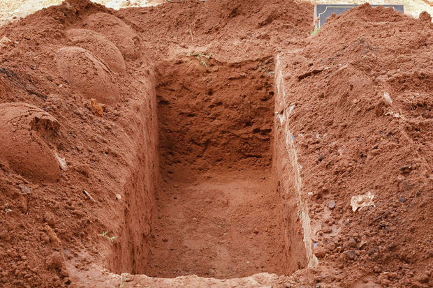 Женщина заживо похоронила мужа ради его бессмертия