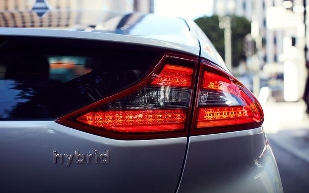 Ekoloji təmiz avtomobillərin idxal və satışına vergi güzəştləri edilir - RƏSMİ