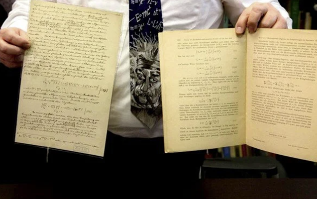 Eynşteynin dəftəri 13 milyon dollara satıldı