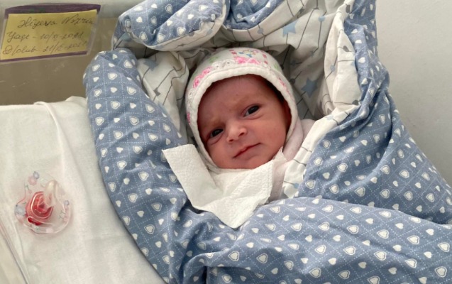 Binanın girişinə atılan uşaqla bağlı - Açıqlama