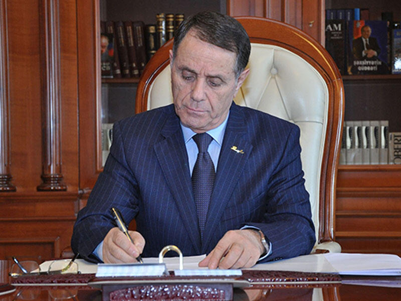 Vilayət Eyvazov Novruz Məmmədovun oğlunu işdən çıxardı