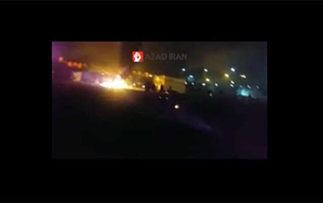 İran polisi etirazçılara atəş açıb - Video