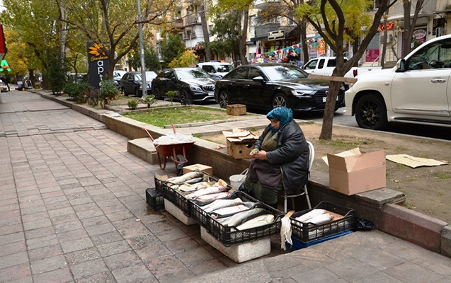 Küçə ticarəti ilə məşğul olanlar cərimələnir - Fotolar