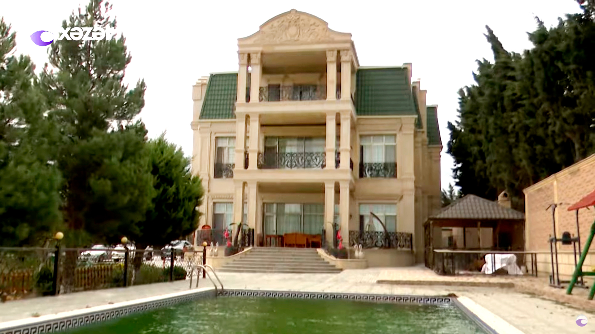 Azərbaycanlı xanəndənin dəbdəbəli evindən görüntülər - FOTO/VİDEO