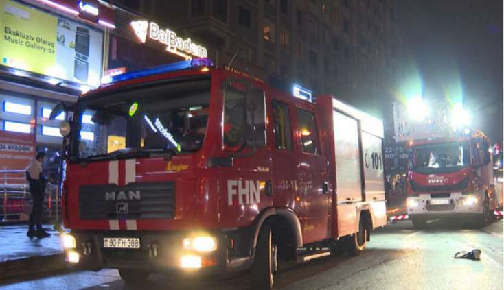 Bakıda məşhur mağazada yanğın baş verib - FOTO/VİDEO