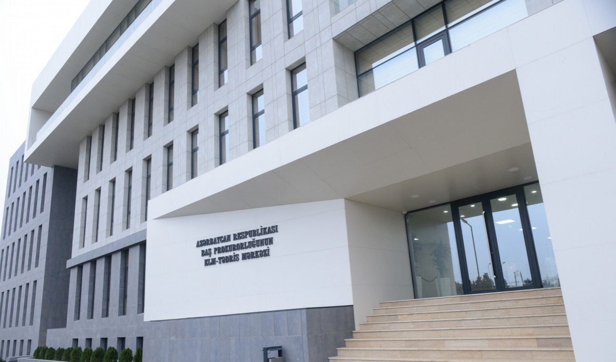 Bakıda 18 yaşlı qızın intiharı ilə bağlı pornoqrafik materialları yayma maddəsi ilə cinayət işi açılıb