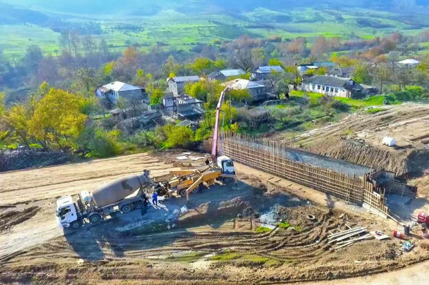 Şükürbəyli-Cəbrayıl-Hadrut avtomobil yoluna asfalt örtüyünün döşənməsinə başlanılıb - FOTO