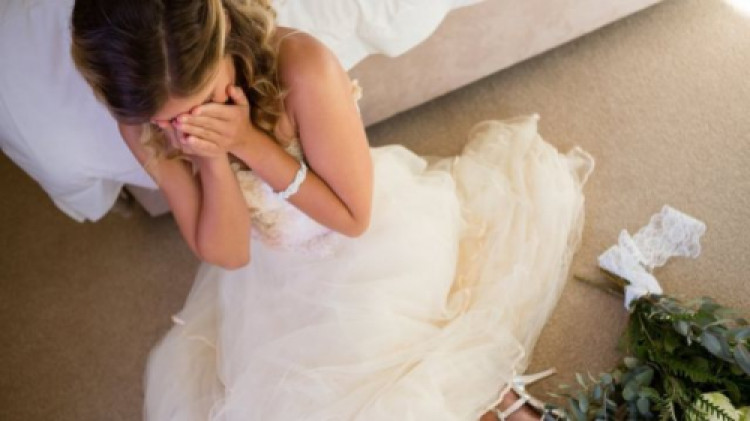 Toydan sonra HƏQİQƏT ÜZƏ ÇIXDI: Gəlin ata evinə qayıtdı - Hamıdan gizlədib... / FOTOLAR