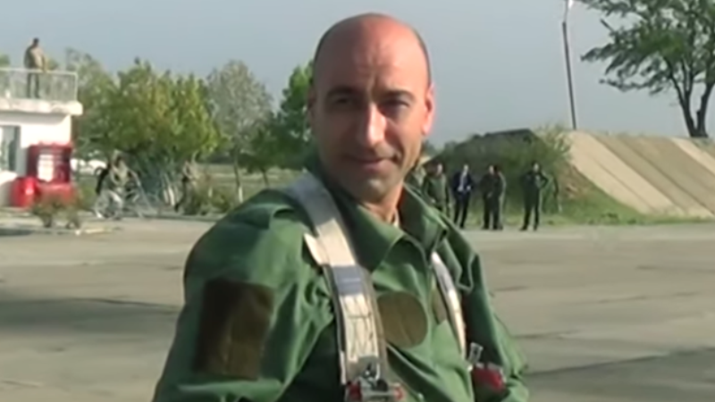 Zaur Nudirəliyev təyyarəni düşmən mövqeyinə çırparaq şəhid olubmuş...