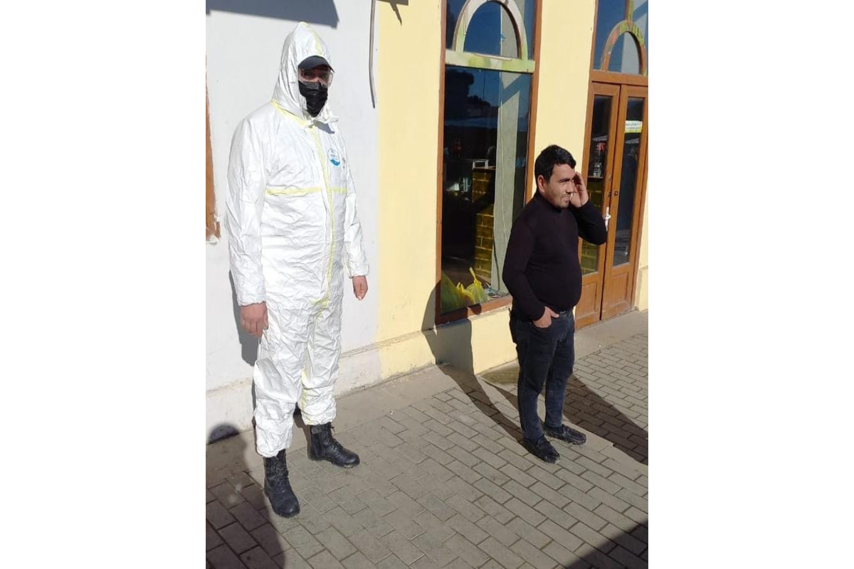 Şabranda COVID xəstəsi ictimai yerdə saxlanılıb - FOTO
