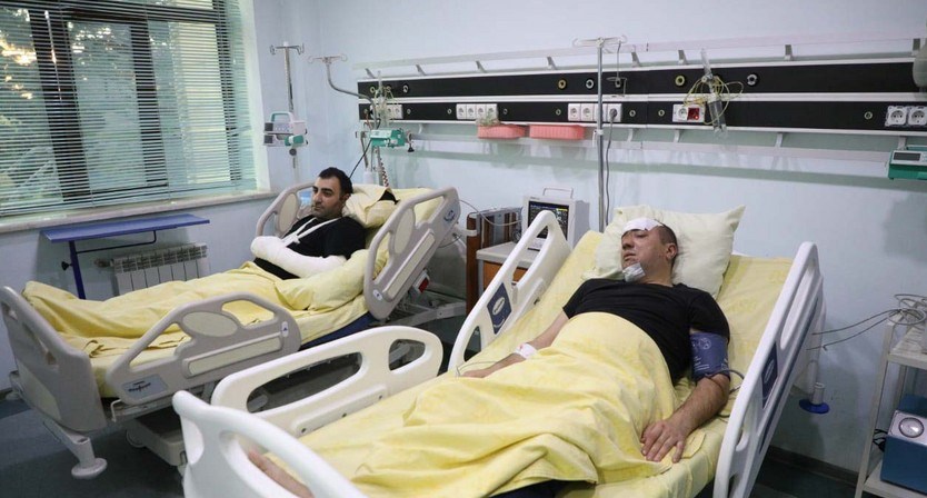 Helikopter qəzasında yaralanan sərhədçilərin son durumu açıqlanıb