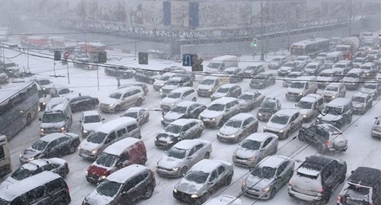 Rusiya şəxsi avtomobillərdən istifadəni məhdudlaşdıracaq