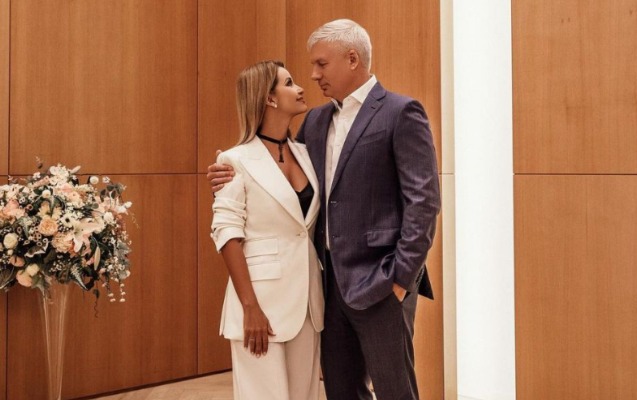 Məşhur rusiyalı müğənni gizlincə biznesmenə ərə getdi - Fotolar