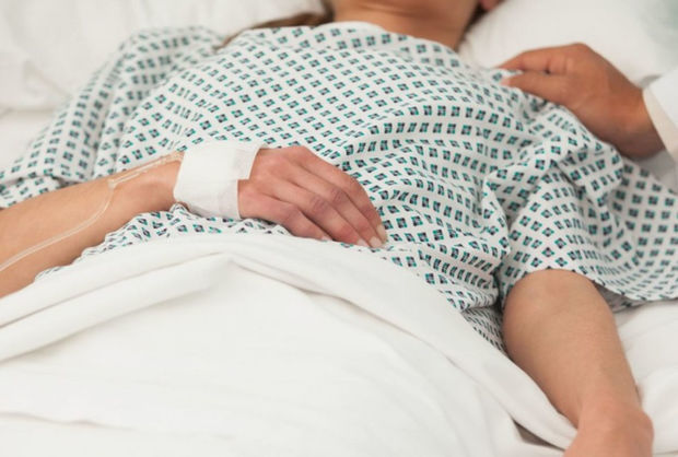 В Бейлагане автомобиль сбил 35-летнюю женщину, она в тяжелом состоянии