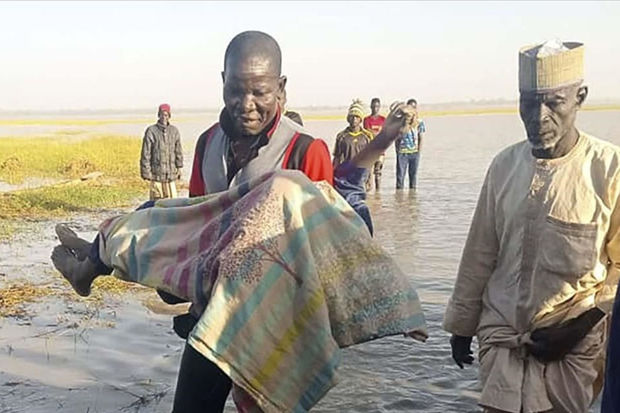Nigeriyada qayığın batması nəticəsində ölənlərin sayı artdı