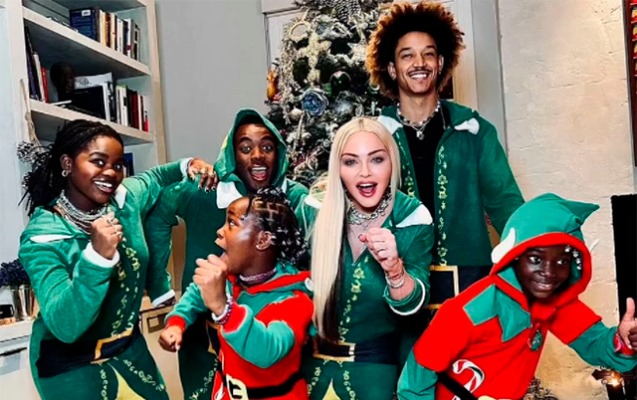 Madonna bayramı övladlıqları və sevgilisi ilə qeyd etdi - Video