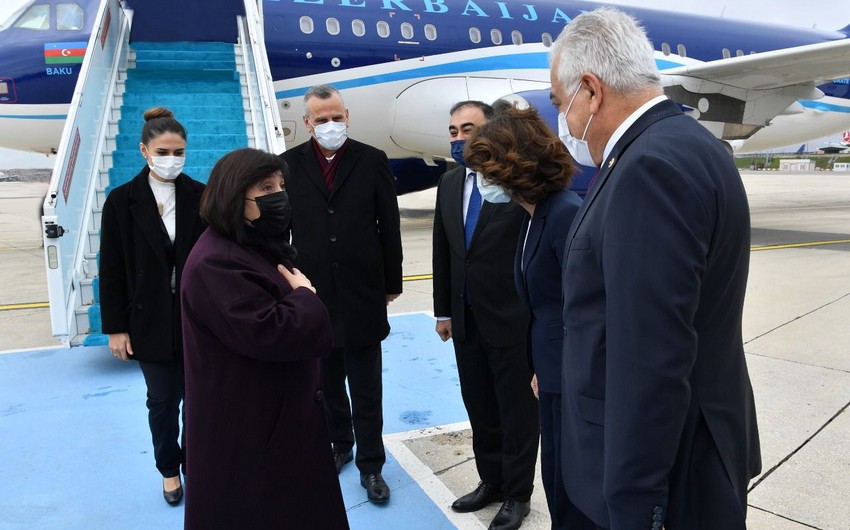 Sahibə Qafarova Türkiyəyə gedib