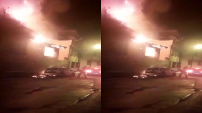 Həyatını riskə atıb avtomobilini alovun içindən çıxardı (VİDEO)