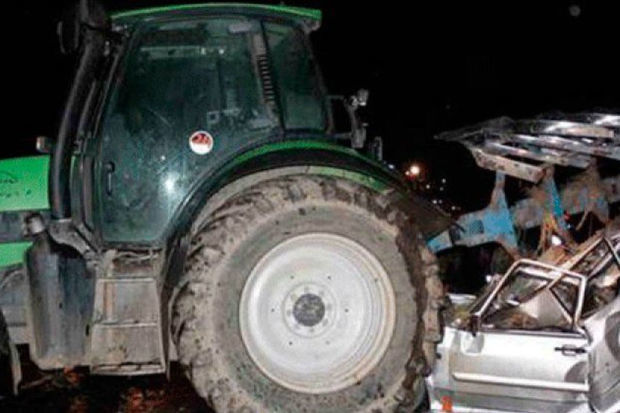 В Физулинском районе автомобиль столкнулся с трактором, есть погибший