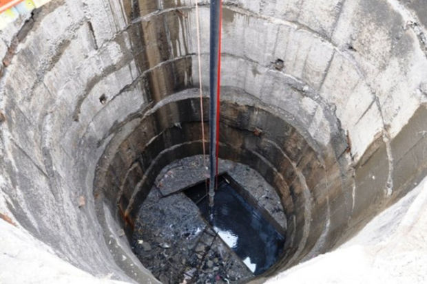 Bakıda qazıntı işləri aparan şəxs çuxura düşdü