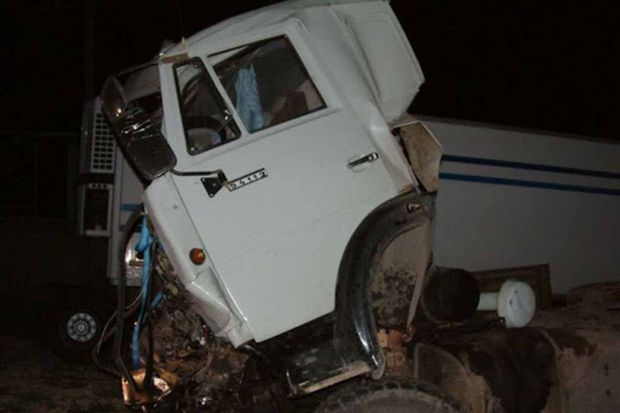 В Азербайджане столкнулись два грузовых автомобиля, есть погибший