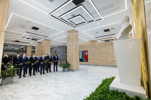 Nazirlikdə ümummilli lider Heydər Əliyevin xatirəsi anıldı - FOTO