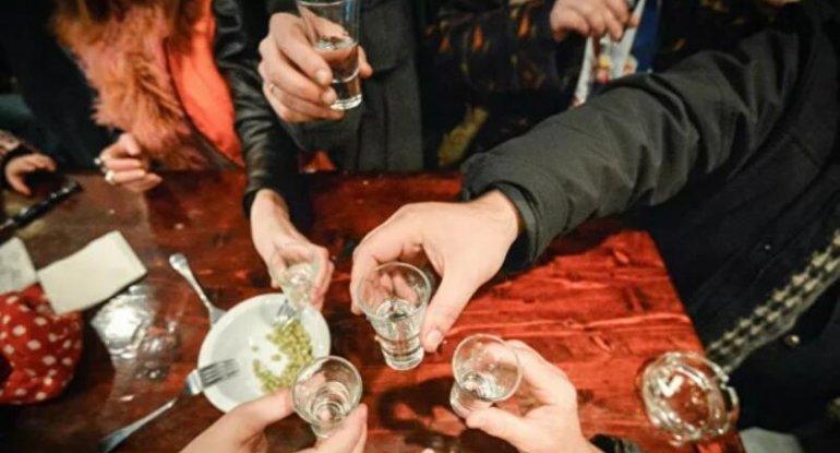 Spirtli içkidən istifadə edənlər DİQQƏT