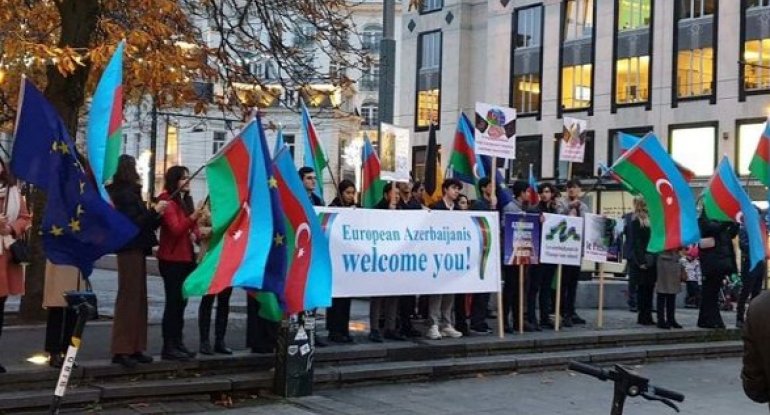 İlham Əliyev Avropada yaşayan həmvətənlərimiz tərəfindən böyük coşqu ilə qarşılanıb – FOTO