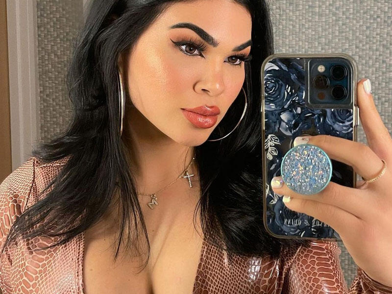 Qaydasız döyüş üzrə seks simvoldan bikinili VİDEO