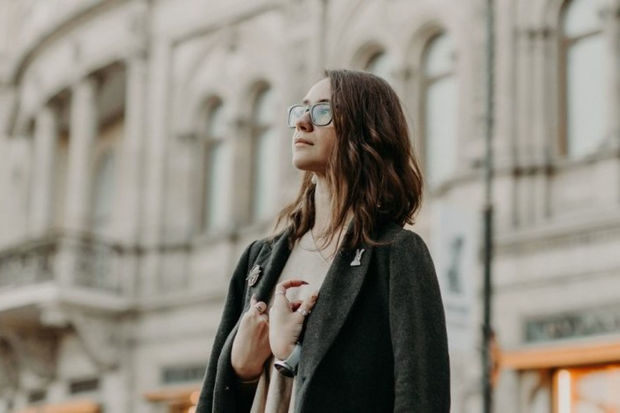 Безусловно, я привязываюсь к местам, а места - это люди. ИНТЕРВЬЮ с гидом по бакинским парадным - ФОТО