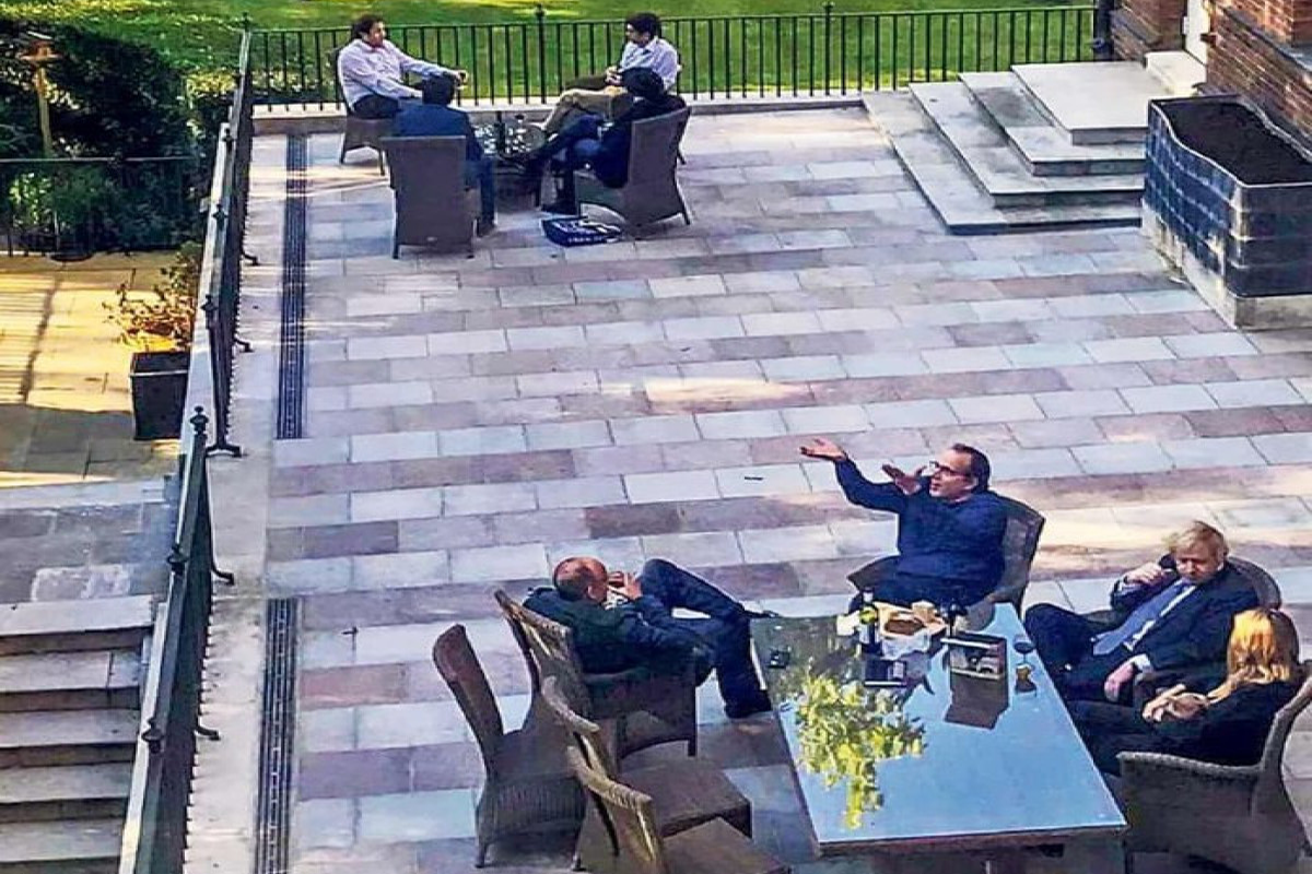 Boris Conson karantin qaydalarını pozduğu üçün tənqid olunur