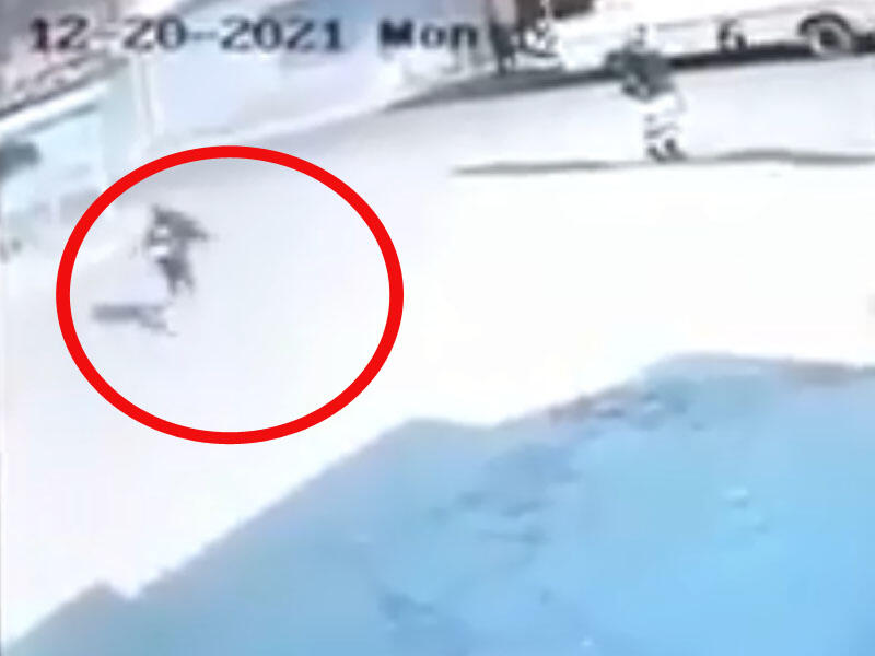 Fatmayıda məktəblini maşın vurub öldürdü - Ürəyi zəif olanlar baxmasın - VİDEO