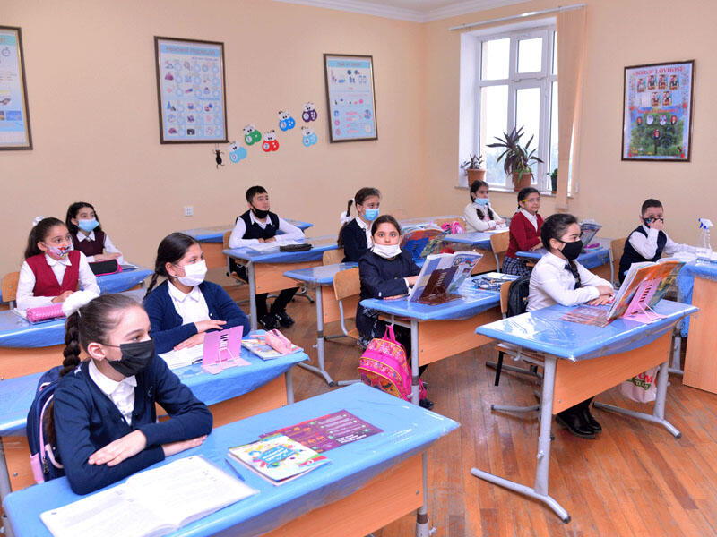 Emin Əmrullayev məktəblərdə pul yığılmasından danışdı