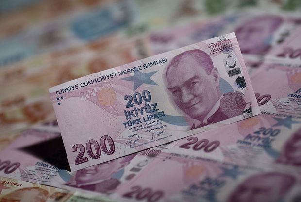 Lirə dollar qarşısında dəyər qazanır