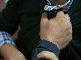 Ağdaşda kişi döyülüb, qadın hədələnib