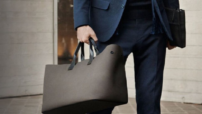 Bakıda naməlum şəxs bankın qarşısında duran kişiyə hücum etdi