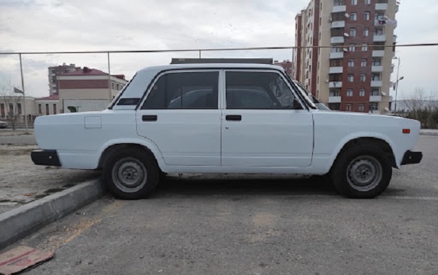 Maşınını saxladığı yeri xatırlamadı, polisə qaçırıldığını dedi