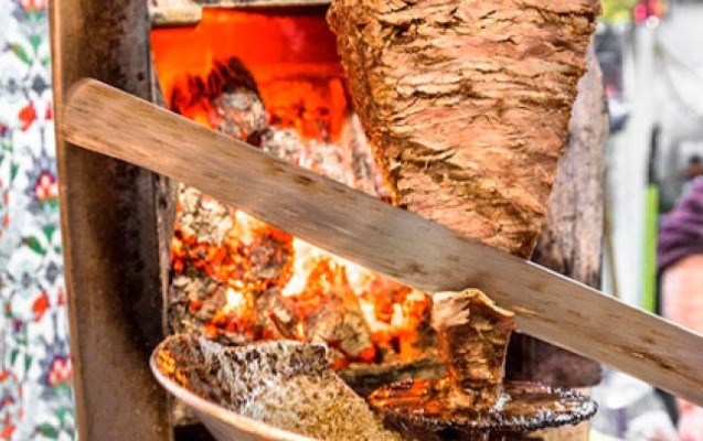 Dönər bıçağı ilə adam öldürən kuryerə cəza verildi