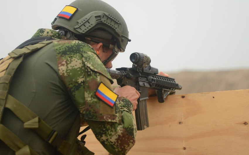 Kolumbiyada dəniz piyadası üç hərbçi yoldaşını güllələyib