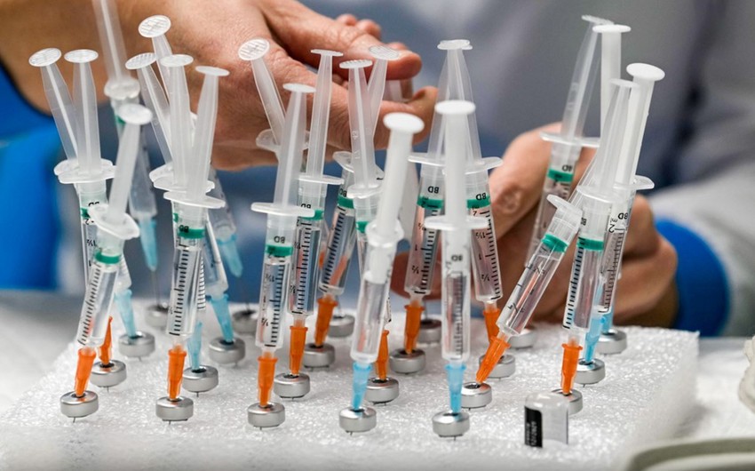 “Omikron” ştamını ilk dəfə aşkarlayan mütəxəssisdən təhlükə barədə xəbərdarlıq