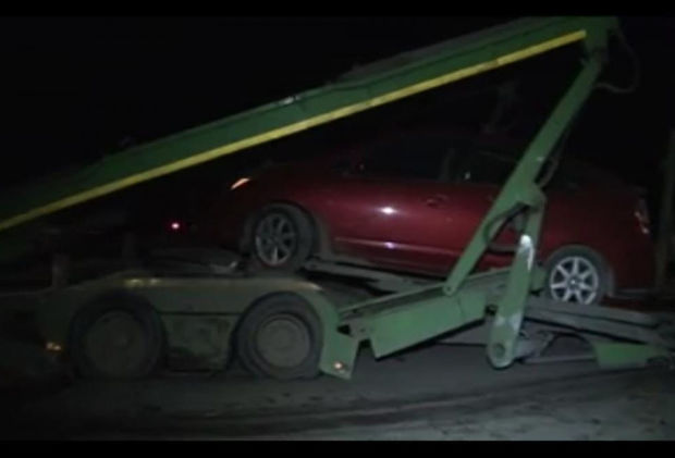 Avtomobil daşıyan yük maşını Goranboyda qəzaya düşdü - FOTO