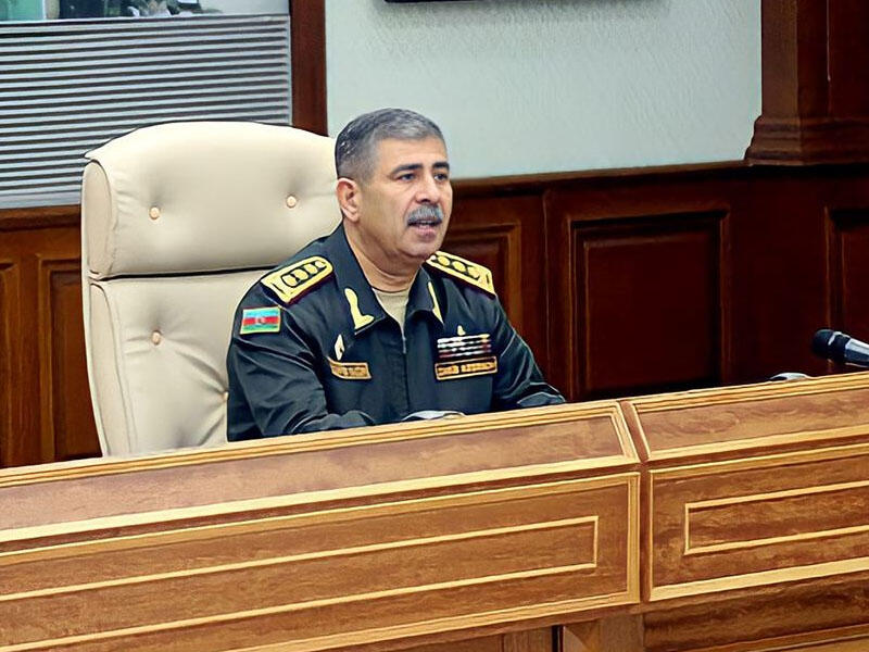 Müdafiə naziri bayram günlərində ayıq-sayıqlığın artırılmasını əmr etdi