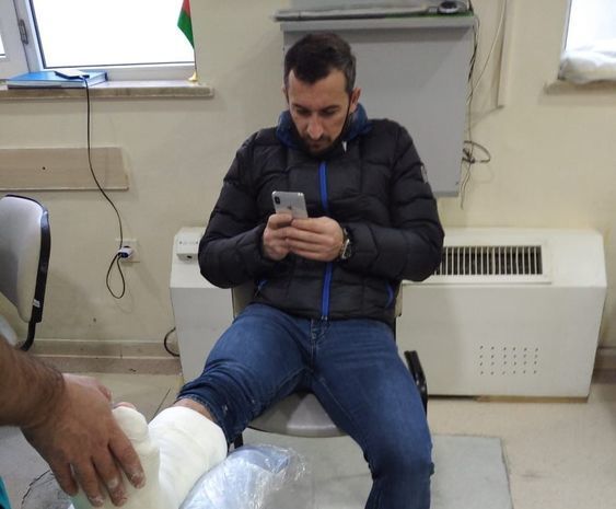 Экс-футболисту сборной Азербайджана наложили гипс на ногу - ФОТО