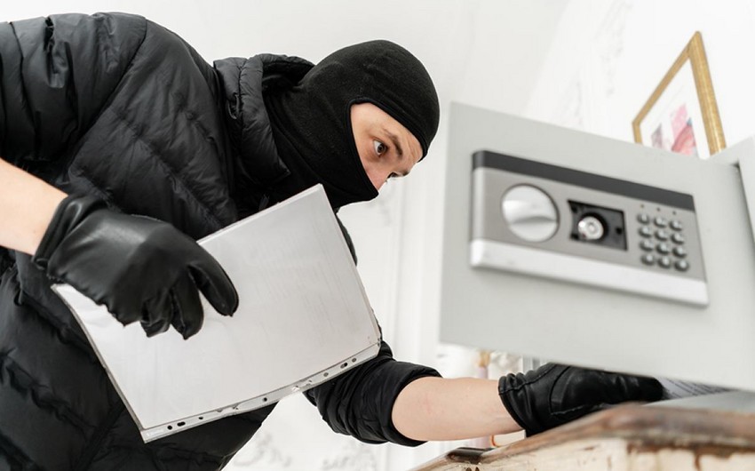 Sabirabadda içərisində pul və qızıl olan seyf oğurlanıb