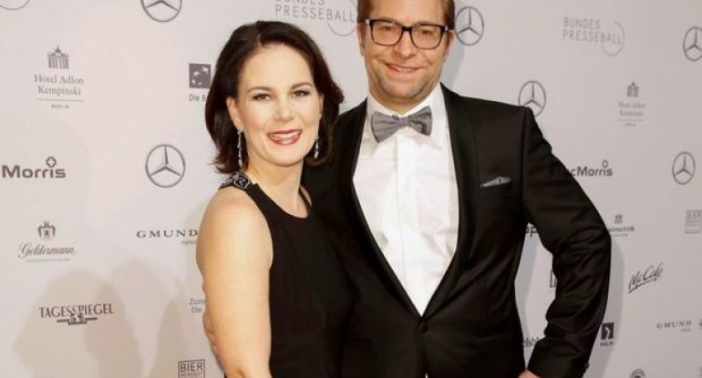 Almaniya XİN başçısının əri arvadına görə işindən imtina edib