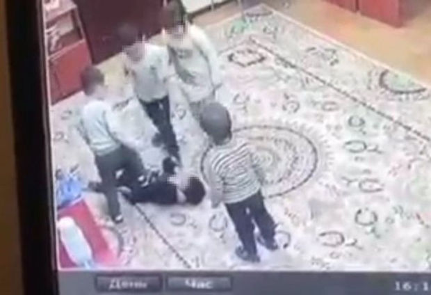 В Казахстане из-за попустительства воспитательницы детсадовцы избили одного из детей - ВИДЕО